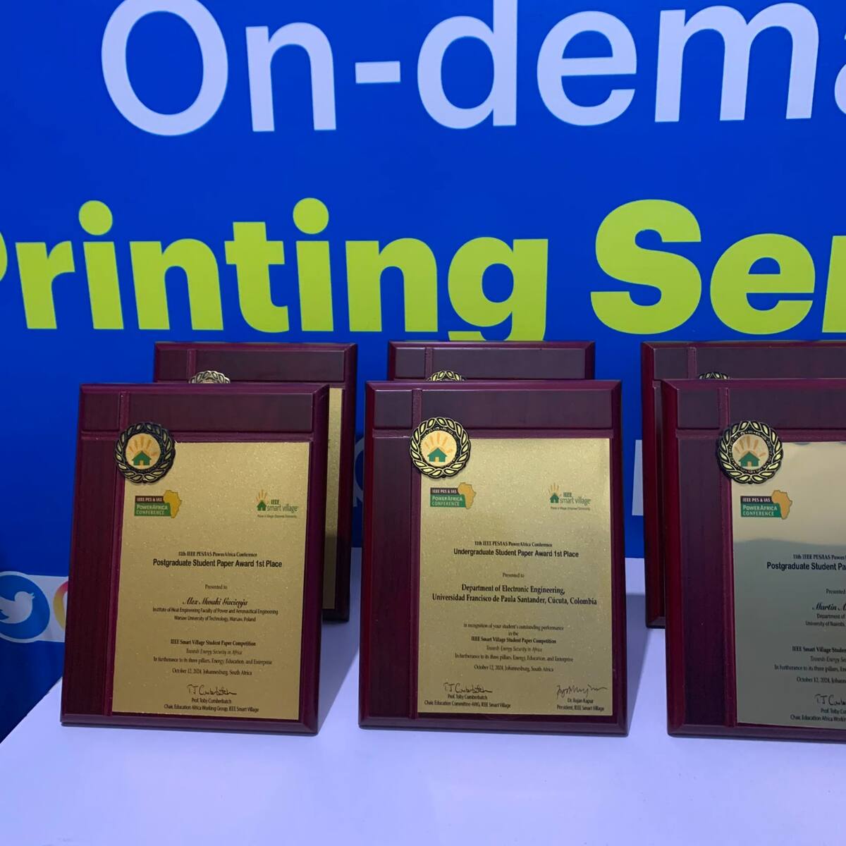 Custom wooden award plaques printed by Waaprint